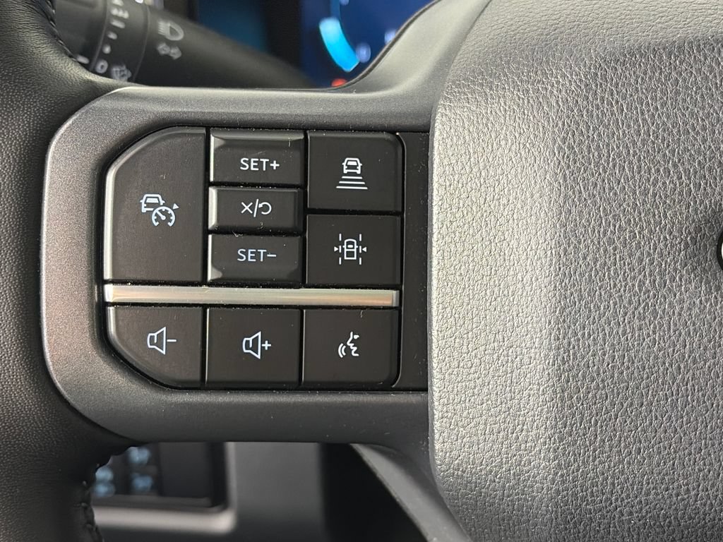 Used 2023 Ford F350 Lariat w/ Lariat Ultimate Package AWD/4WD image 17