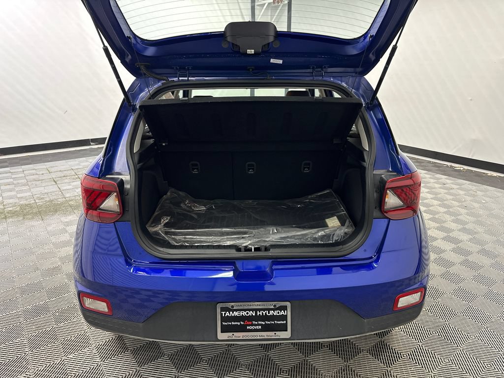Used 2023 Hyundai Venue Limited w/ Cargo Package FWD image 18