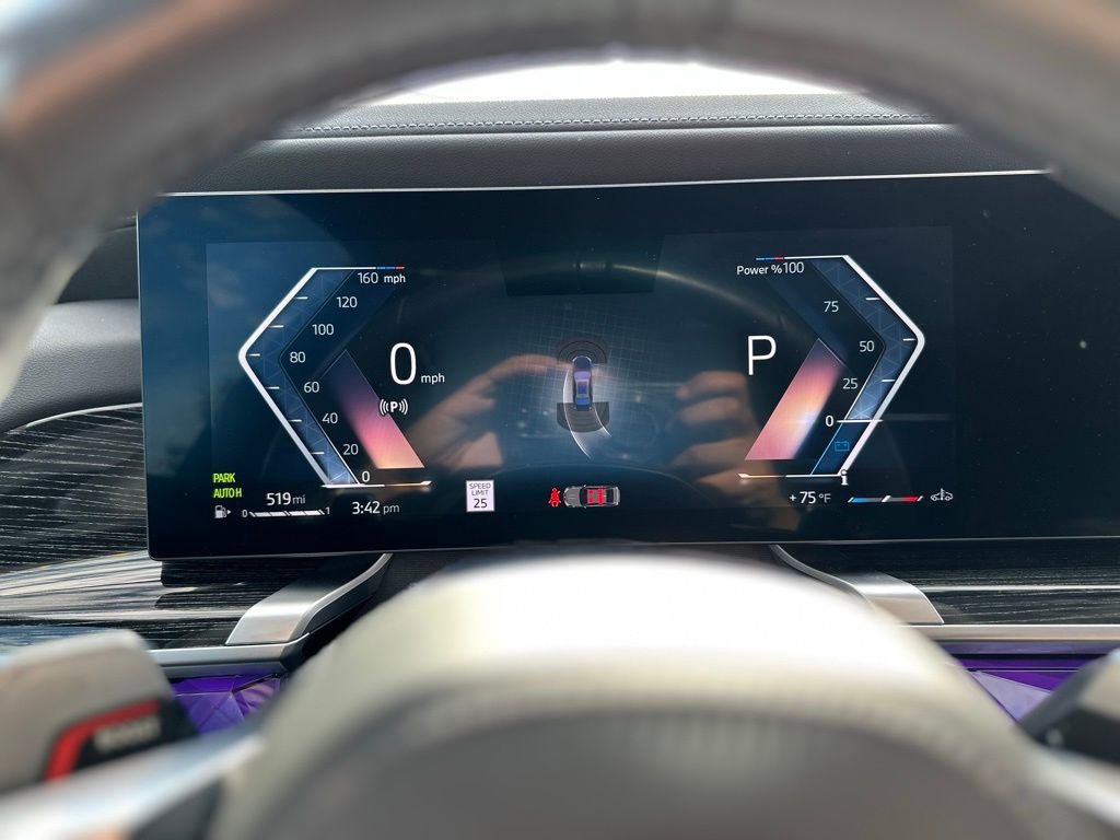 Used 2025 BMW 740i image 10