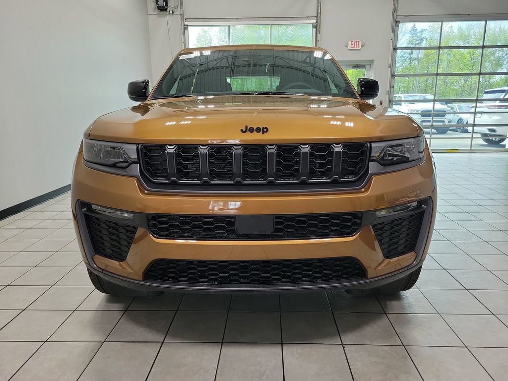 New 2026 Jeep Grand Cherokee Limited w/ Limited Altitude Package AWD/4WD image 2
