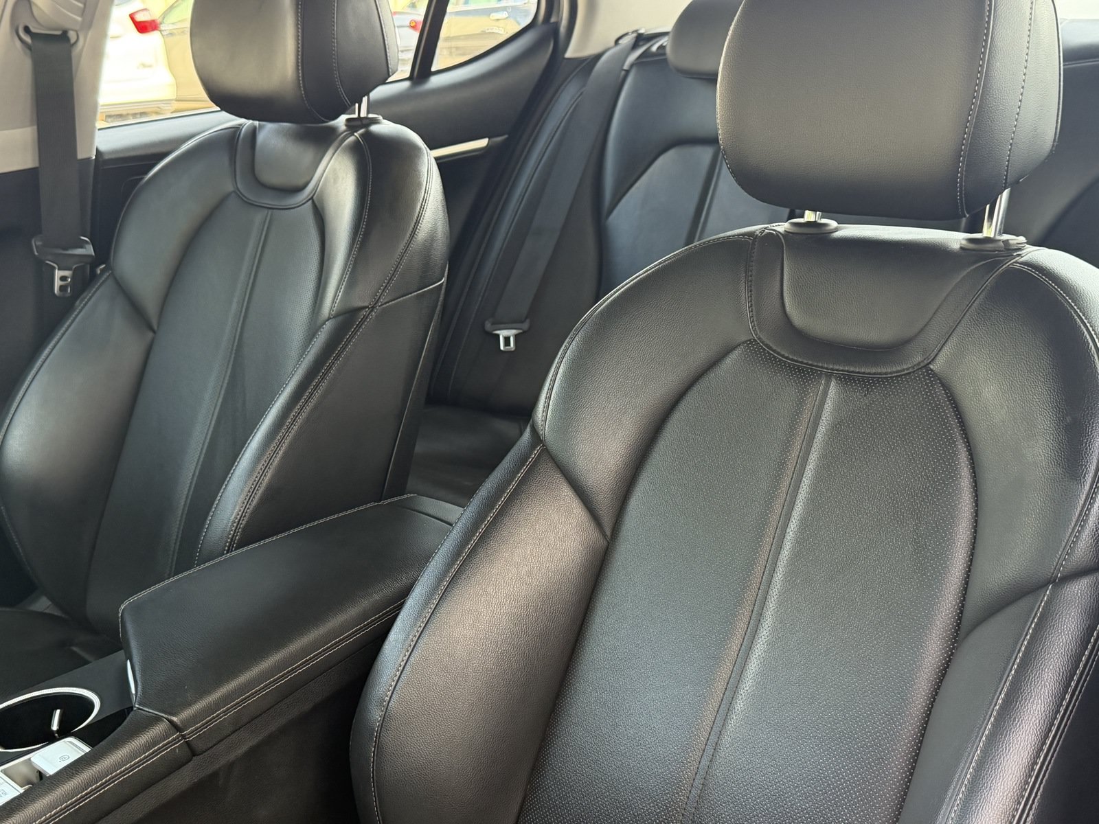 Used 2020 Genesis G70 2.0T RWD image 17
