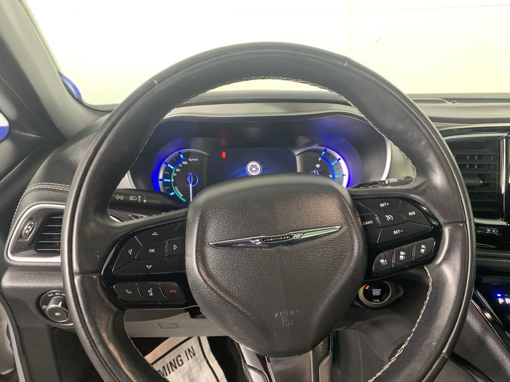 Used 2022 Chrysler Pacifica Limited w/ Uconnect Theater Family Group image 22