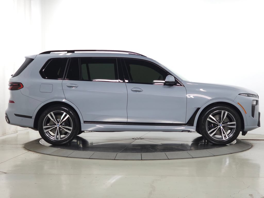 Used 2026 BMW X7 xDrive40i w/ M Sport Package AWD/4WD image 13