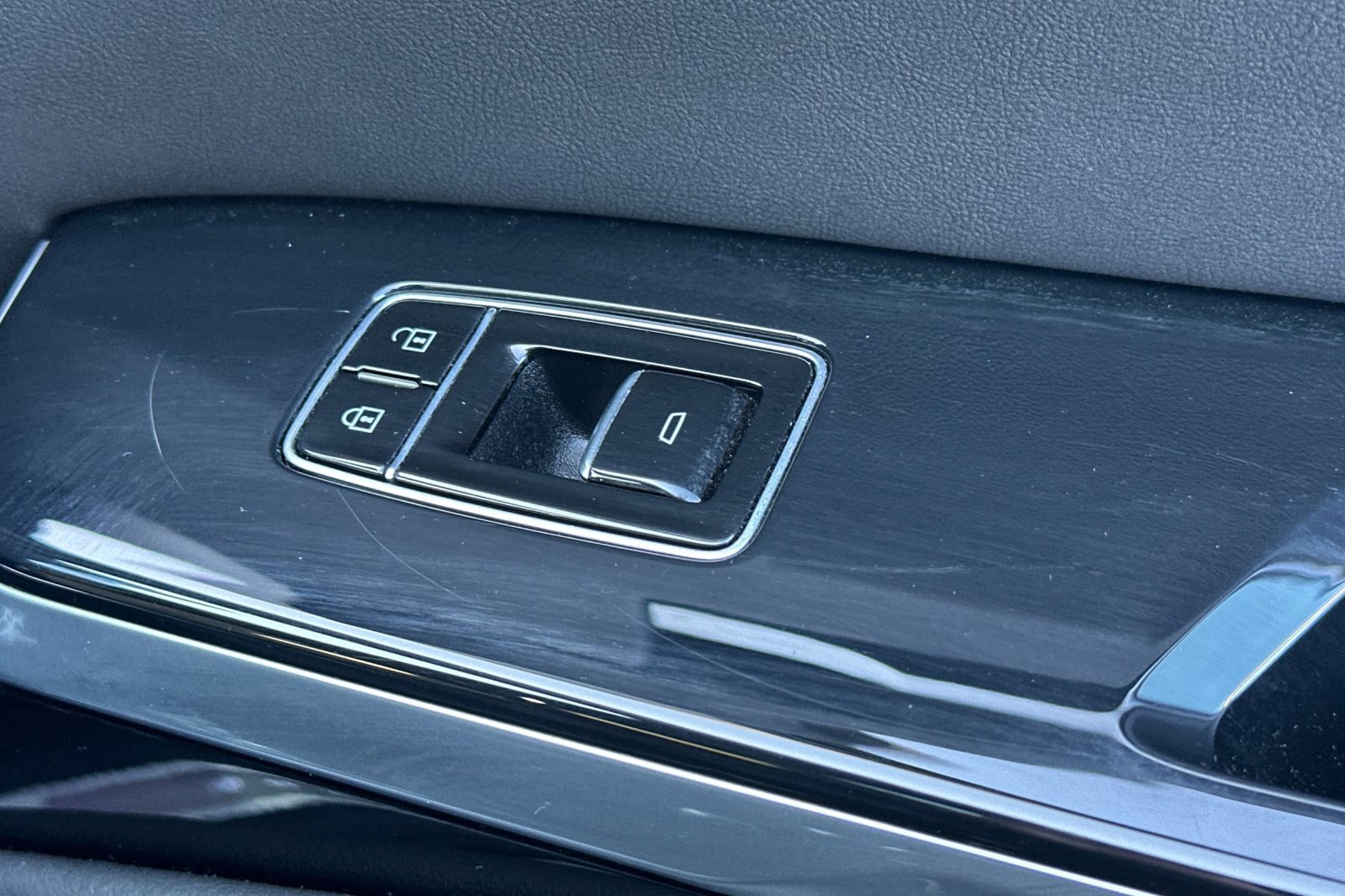 Used 2025 Cadillac Escalade Premium Luxury image 21