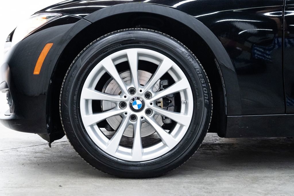 Used 2017 BMW 320i Sedan RWD image 7