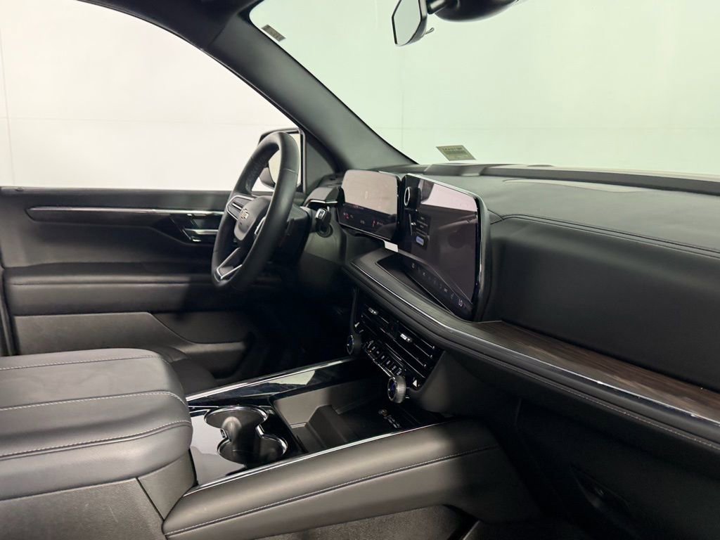 Used 2025 Chevrolet Tahoe LT image 27