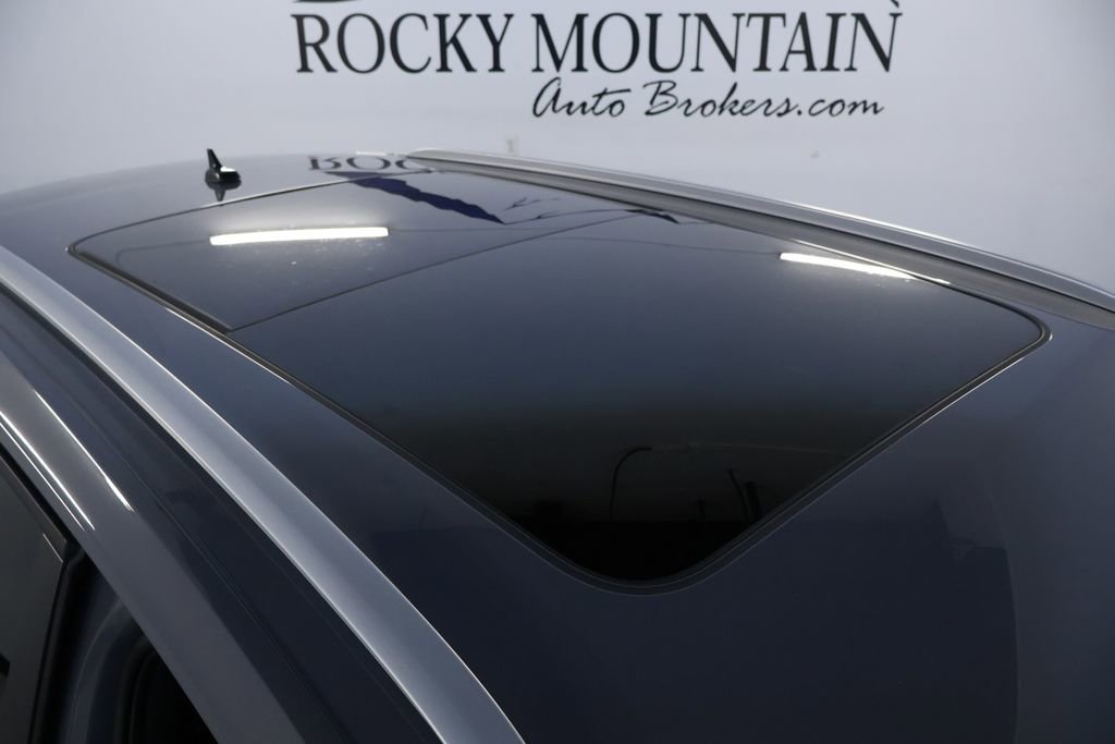 Used 2022 Volkswagen Atlas Cross Sport SE image 11