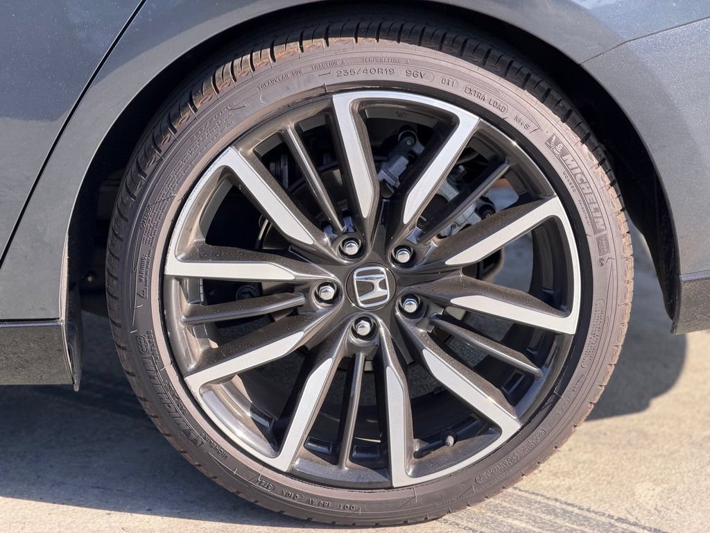 Used 2025 Honda Accord Touring image 3