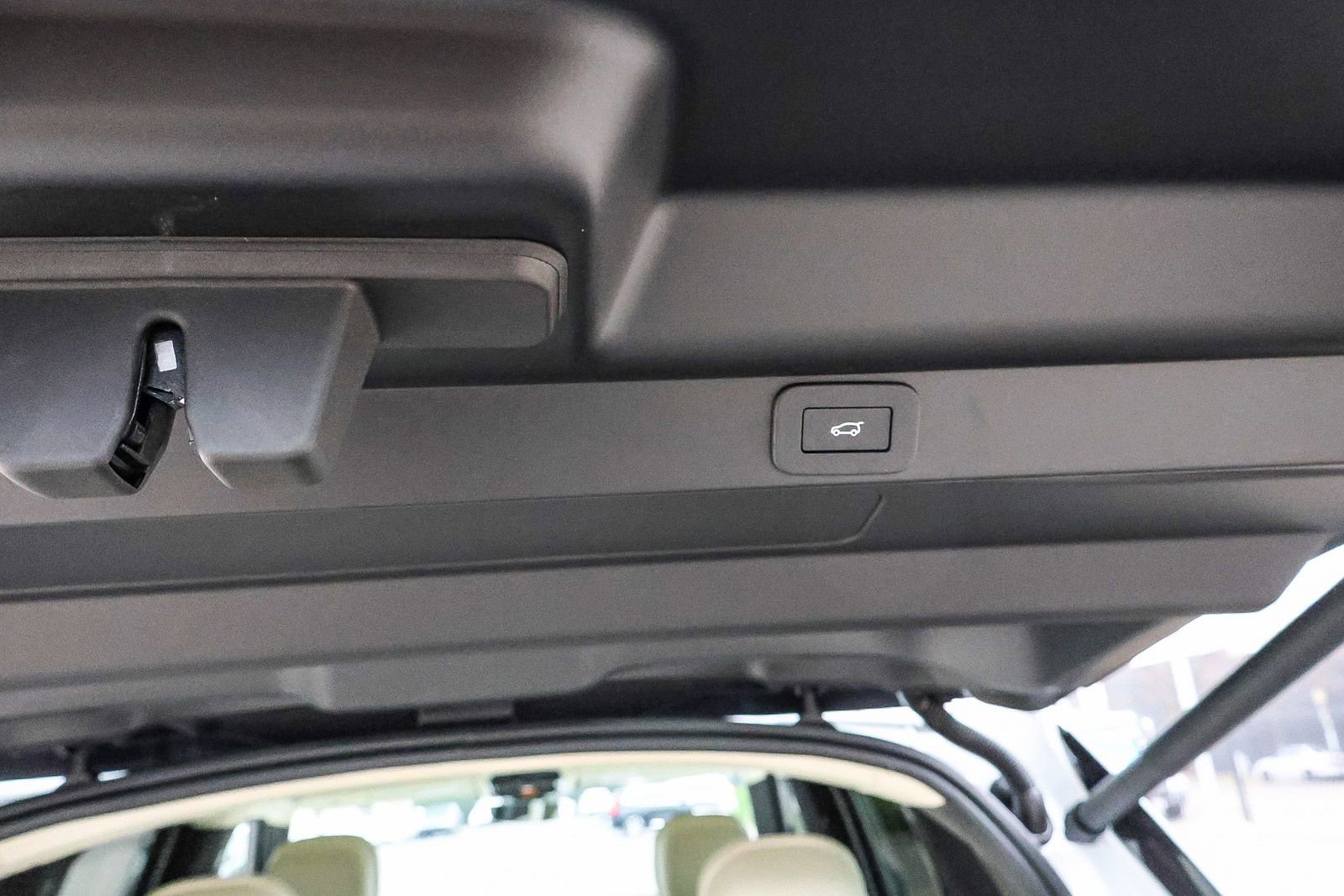 New 2026 Land Rover Range Rover SE image 27