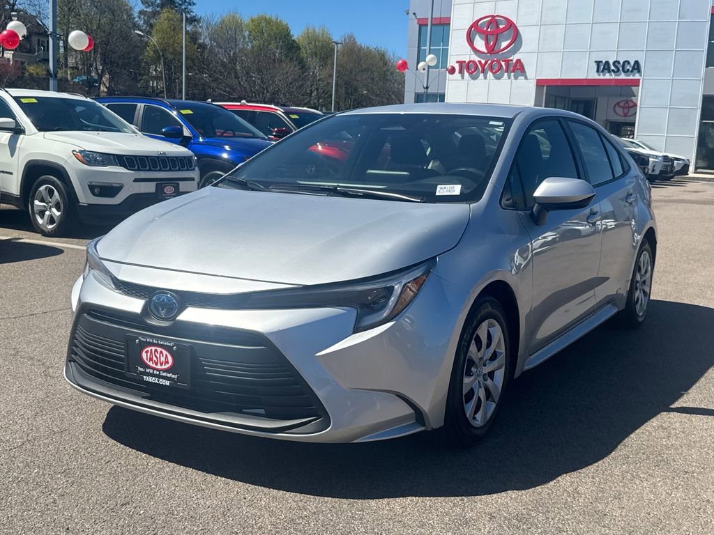 Used 2025 Toyota Corolla LE AWD/4WD image 4