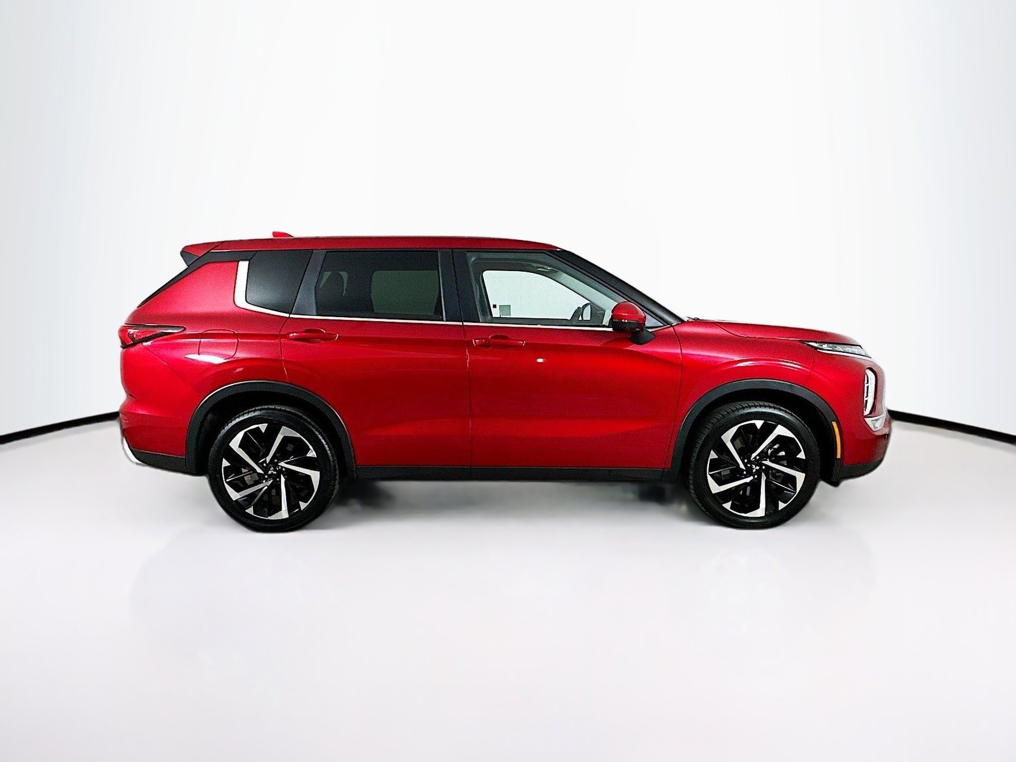 Used 2024 Mitsubishi Outlander SE image 9