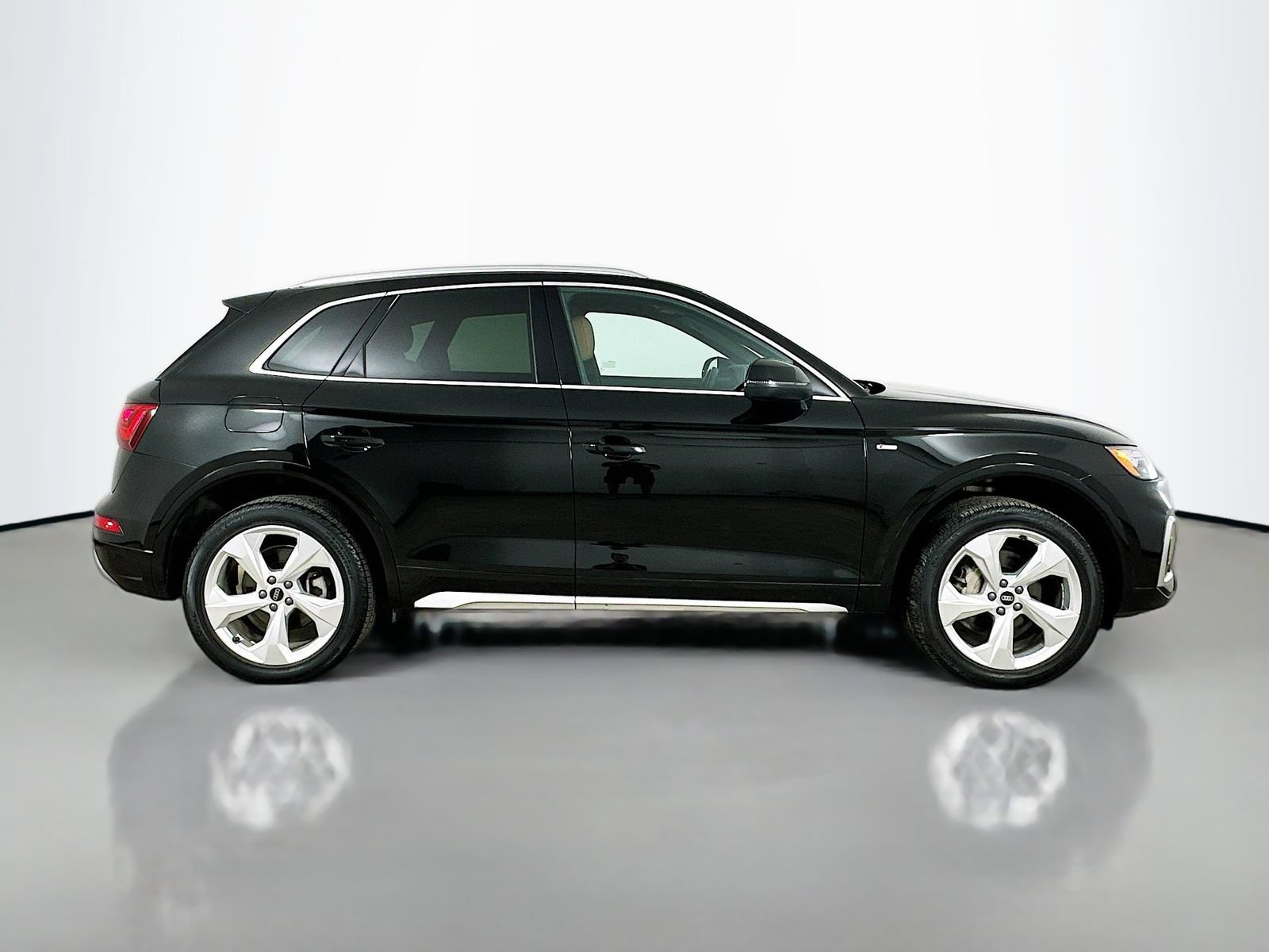 Used 2023 Audi Q5 2.0T Premium Plus w/ Premium Plus Package AWD/4WD image 4