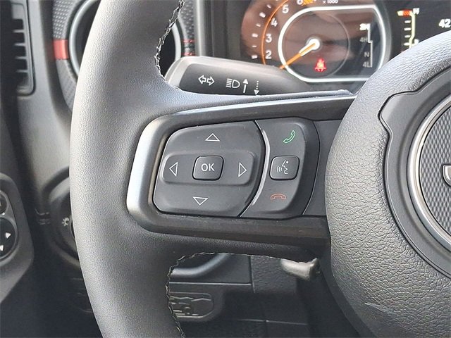 Certified 2025 Jeep Wrangler Unlimited Rubicon w/ Technology Group image 9