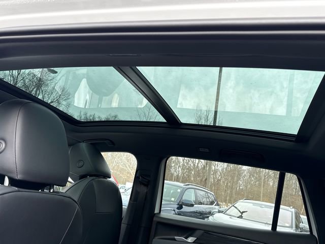 Certified 2025 Volkswagen Tiguan SE R-Line image 27