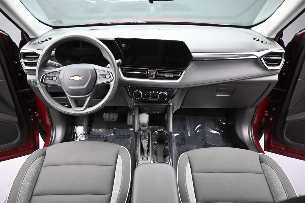 Used 2025 Chevrolet TrailBlazer LT FWD image 16