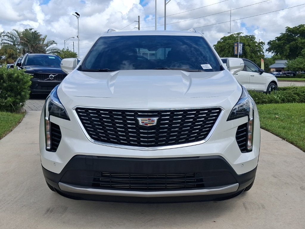 Used 2023 Cadillac XT4 Premium Luxury FWD image 2