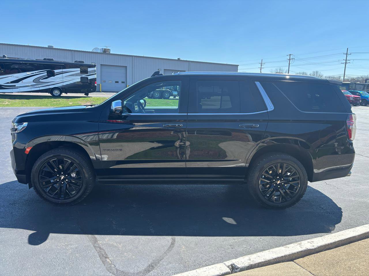 Used 2024 Chevrolet Tahoe Premier w/ Premium Package AWD/4WD image 6