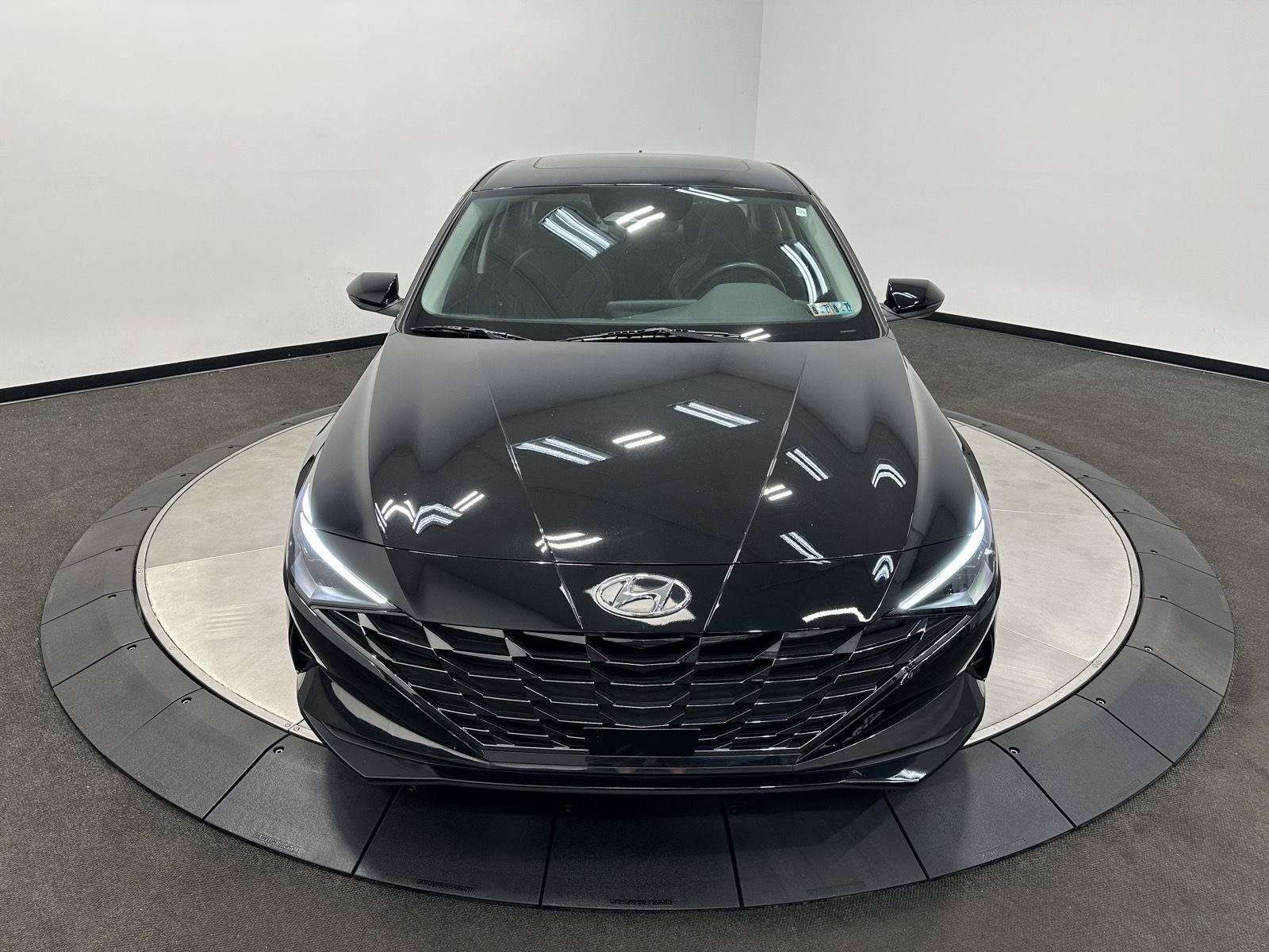 Certified 2023 Hyundai Elantra Limited FWD image 3