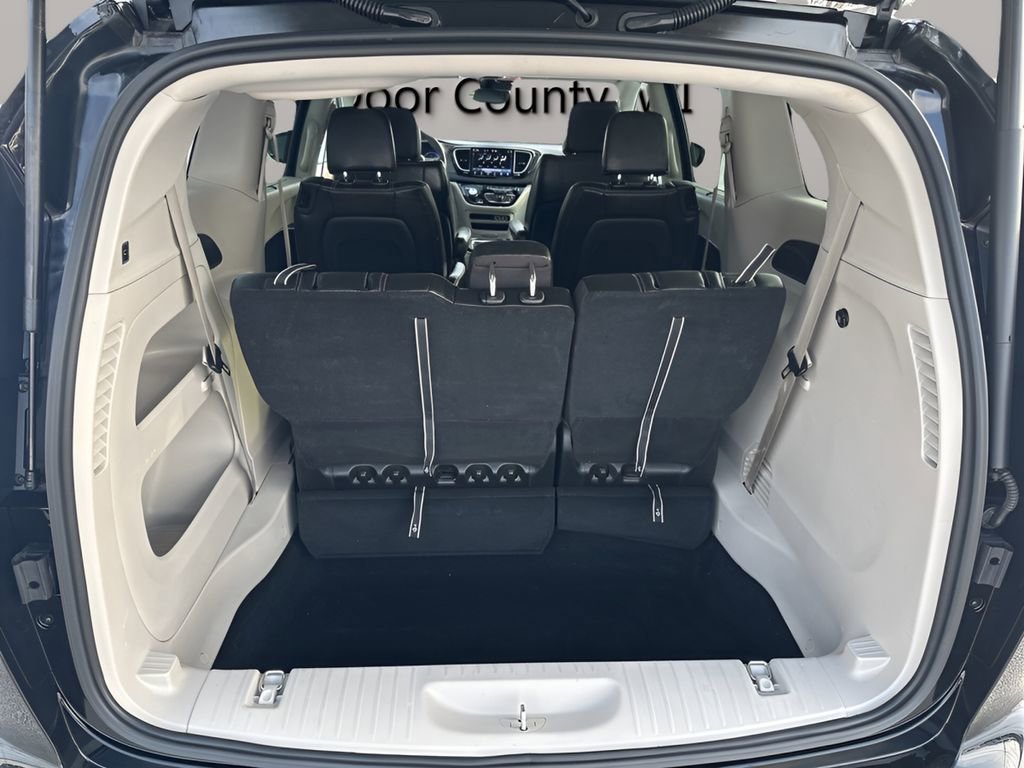 Used 2024 Chrysler Pacifica Touring-L FWD image 33