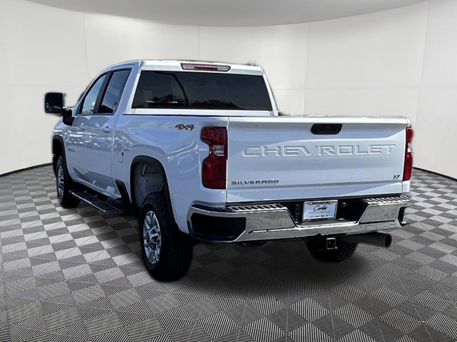 Used 2025 Chevrolet Silverado 2500 LT w/ Convenience Package AWD/4WD image 4