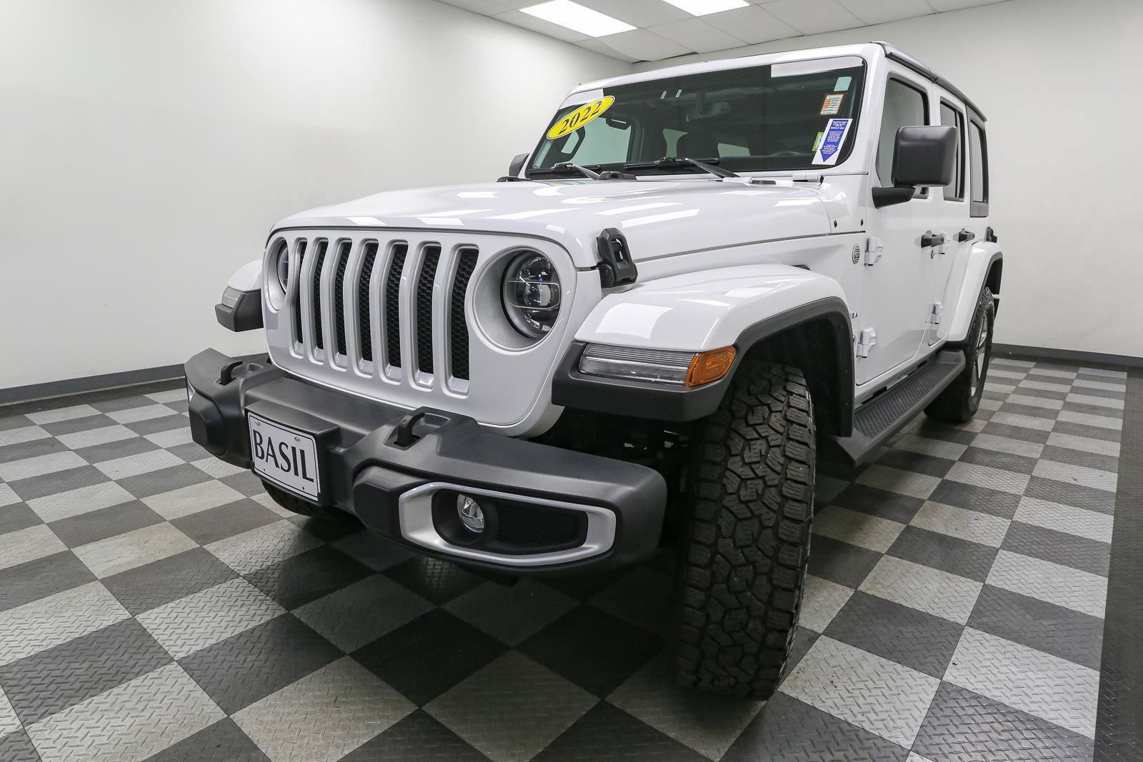 Used 2022 Jeep Wrangler Unlimited Sahara w/ LED Lighting Group AWD/4WD image 4