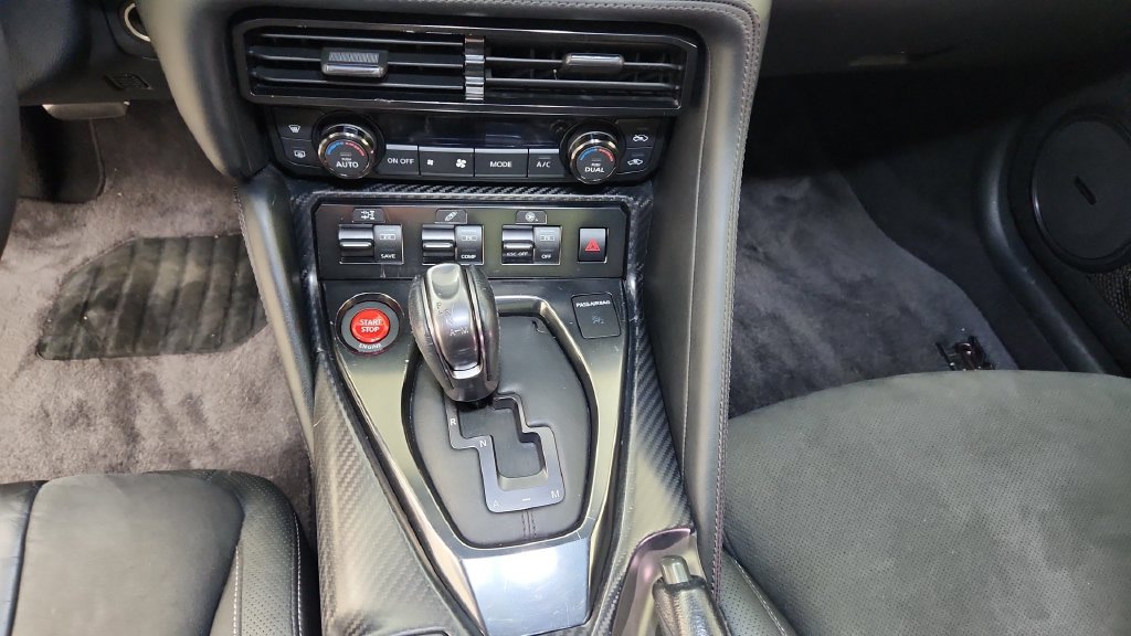 Used 2020 Nissan GT-R Premium AWD/4WD image 37