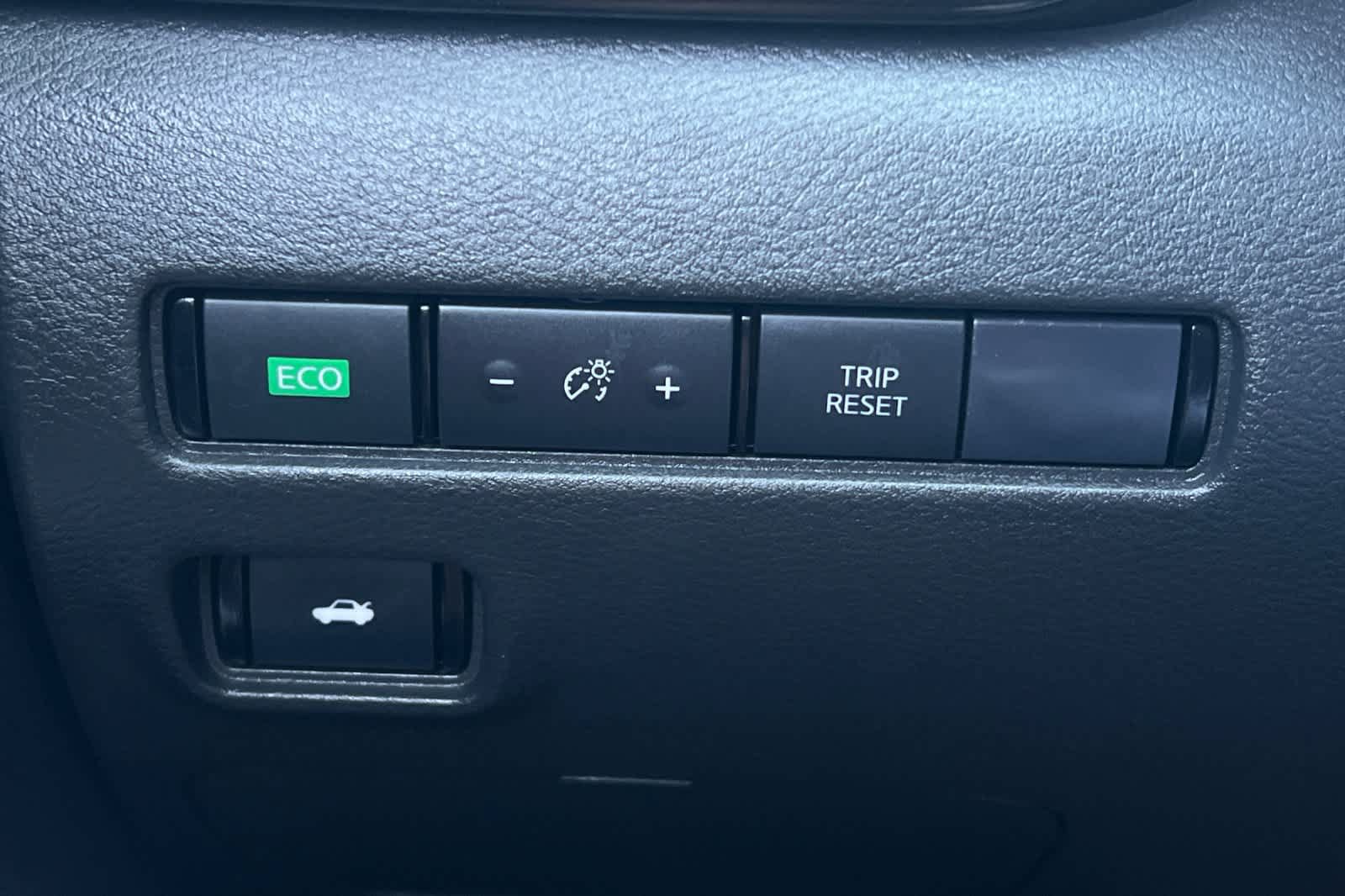 Certified 2025 Nissan Sentra SR FWD image 30