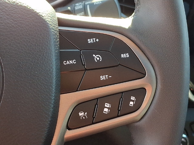 Used 2022 Jeep Cherokee Limited AWD/4WD image 8
