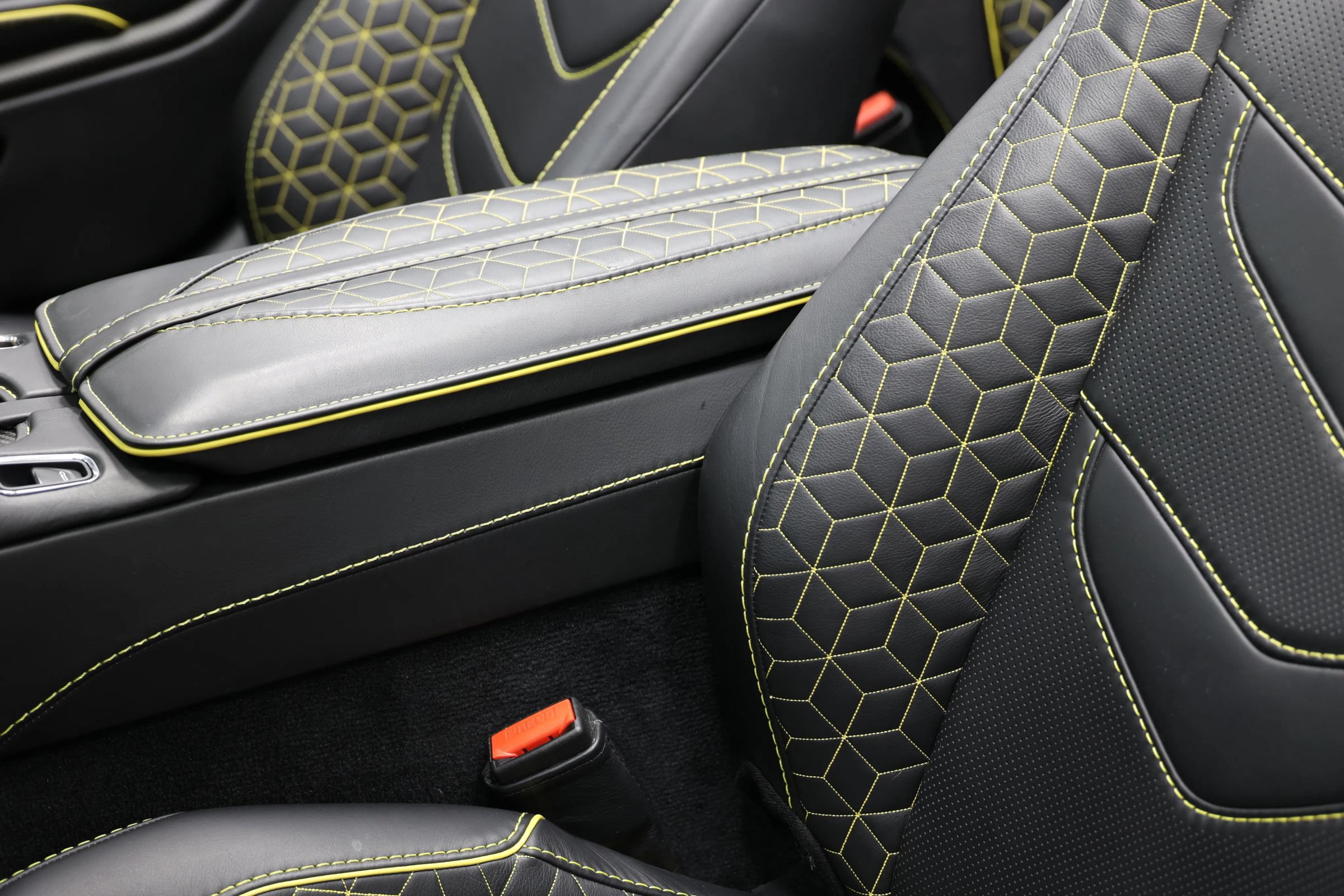 Used 2021 Aston Martin DBS Superleggera Volante RWD image 23
