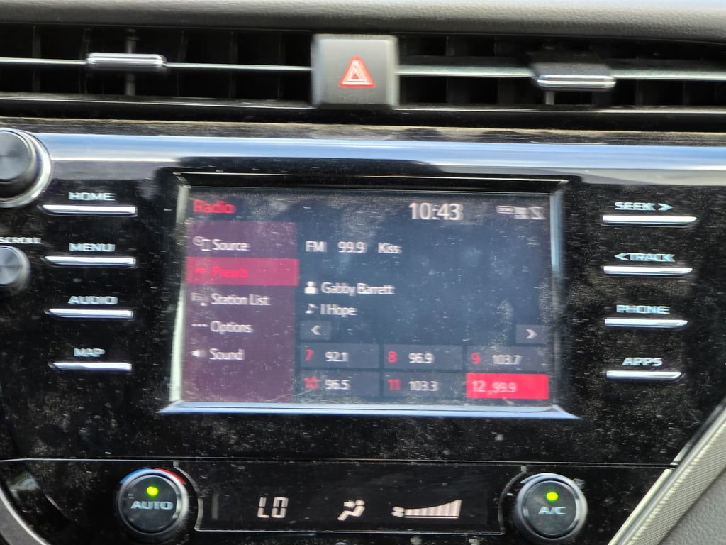 Used 2019 Toyota Camry SE FWD image 8