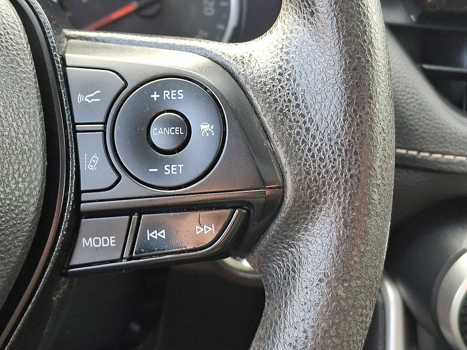 Used 2021 Toyota RAV4 XLE w/ Convenience Package image 24