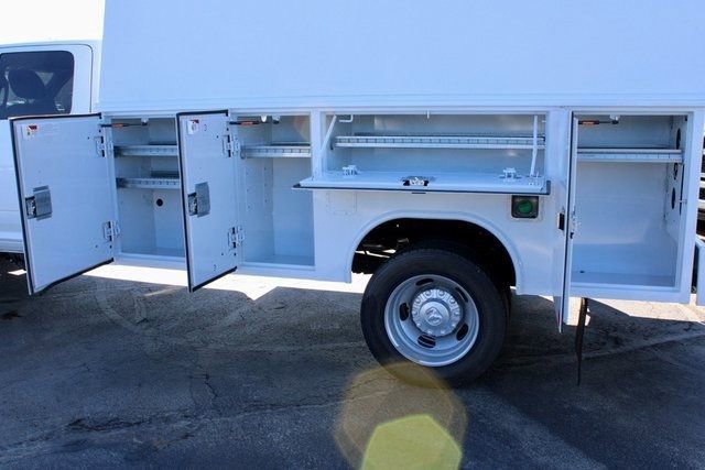 New 2024 RAM 5500 Tradesman w/ Chrome Appearance Group image 7