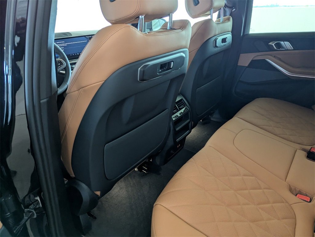 New 2025 BMW i7 M70 image 11