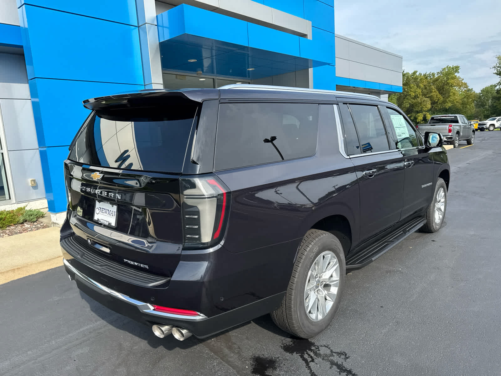 New 2026 Chevrolet Suburban Premier w/ Sun And Tow Package AWD/4WD image 8