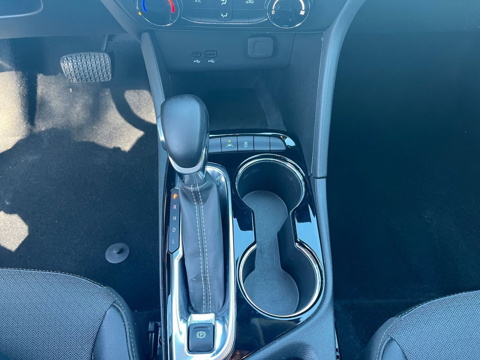 Used 2025 Buick Encore GX Preferred image 40