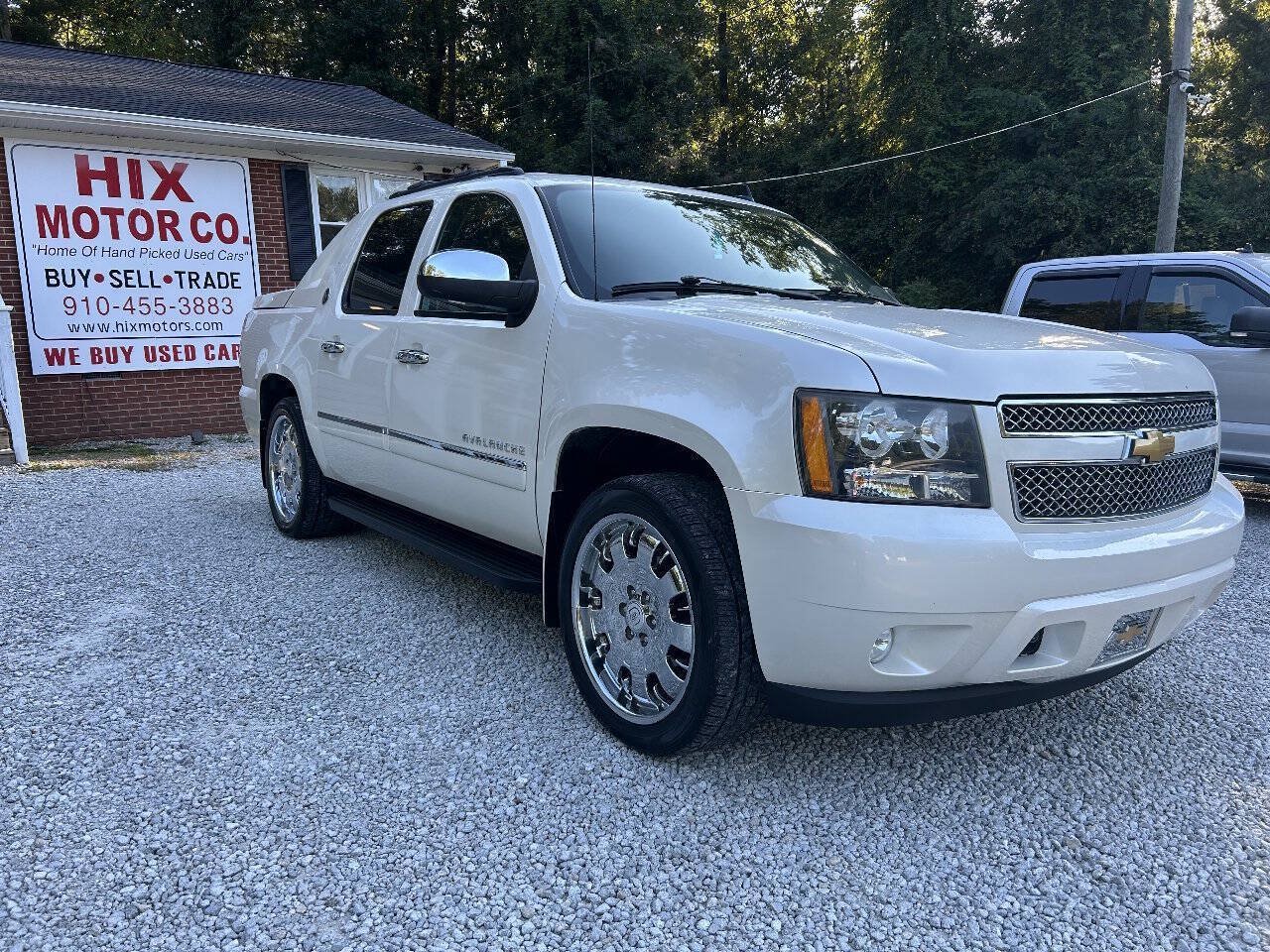 Used 2013 Chevrolet Avalanche LTZ AWD/4WD image 7