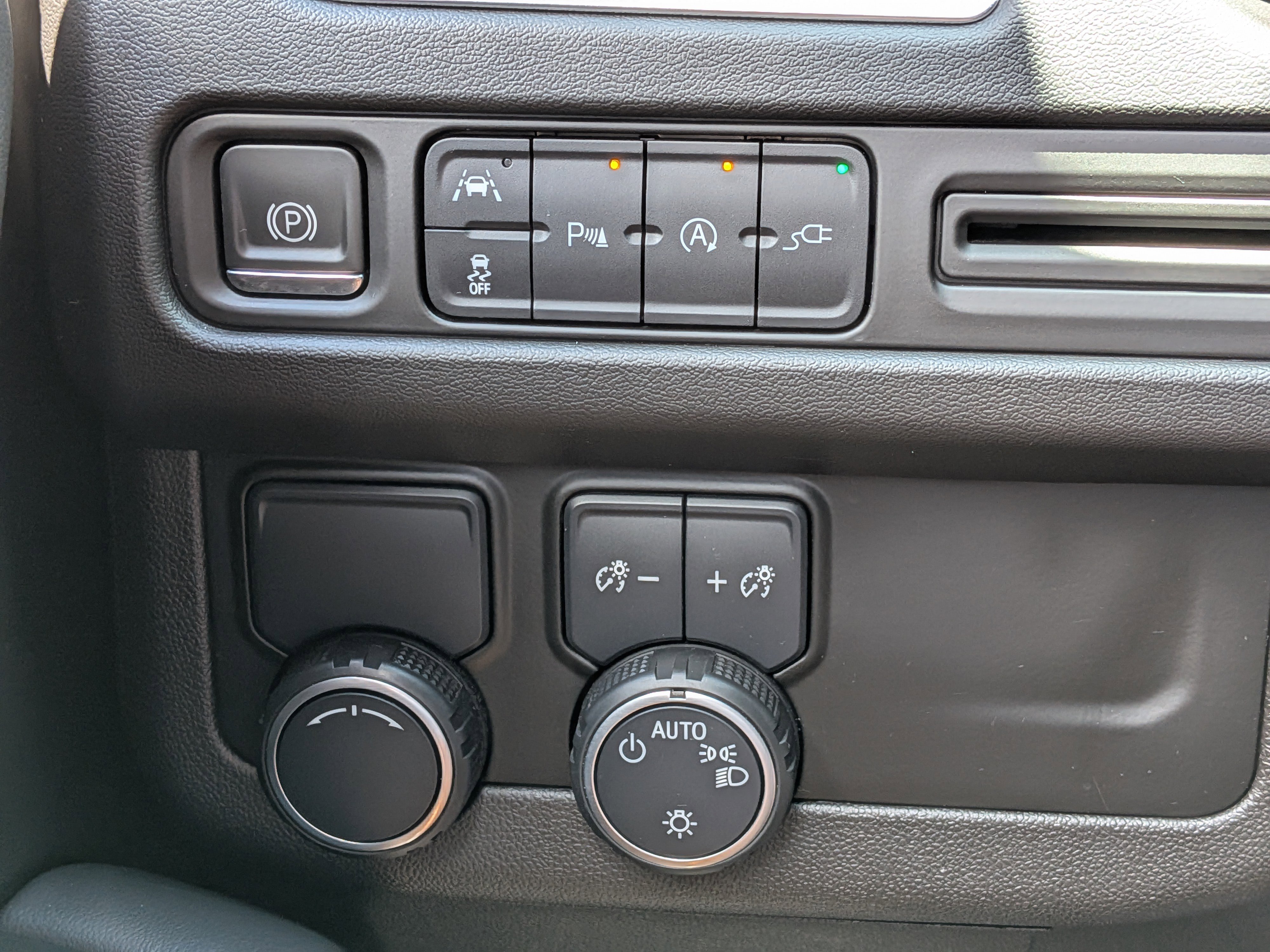 Used 2021 Chevrolet Suburban LT w/ Luxury Package RWD image 23