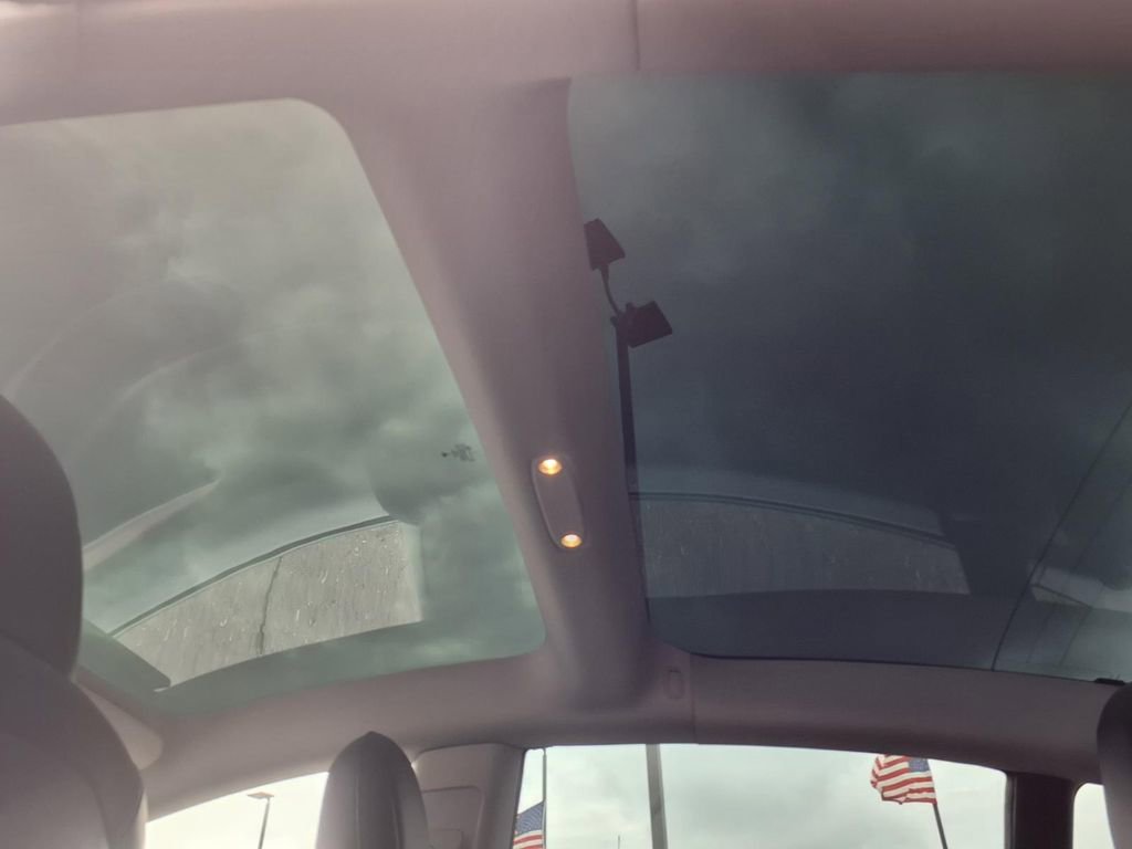 Used 2022 Tesla Model 3 Long Range image 8