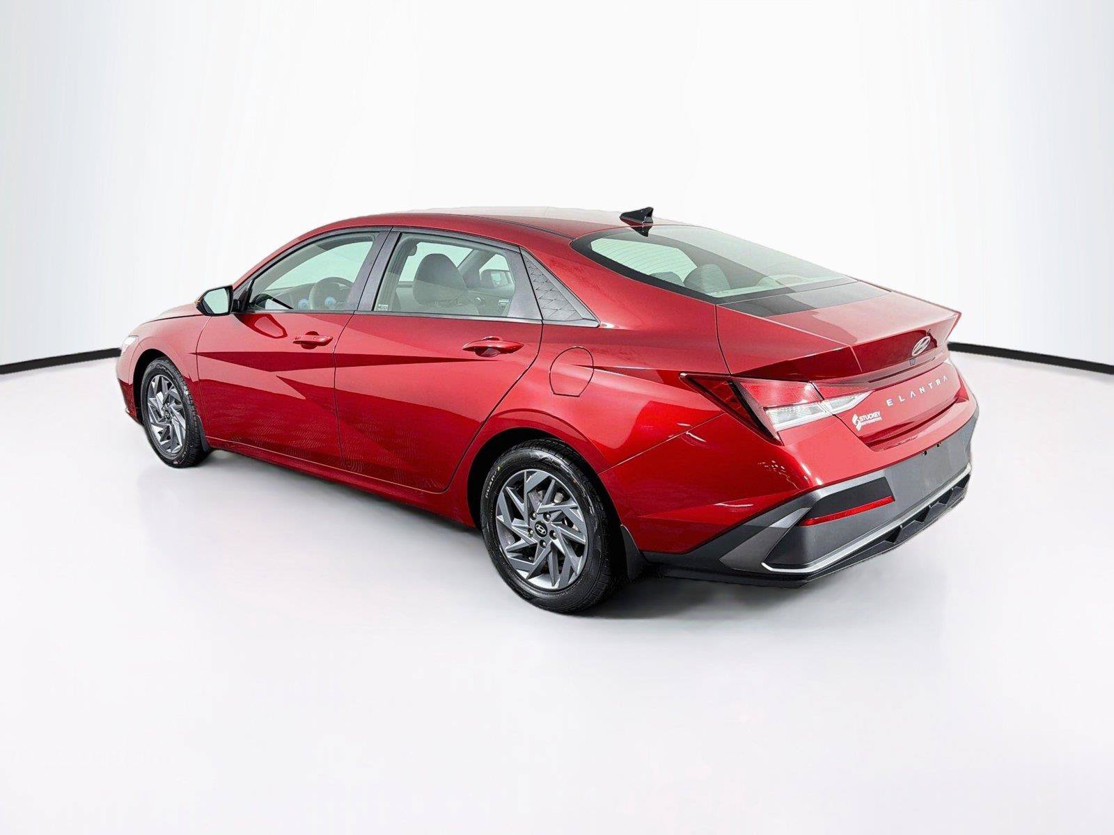 Used 2024 Hyundai Elantra SEL FWD image 9