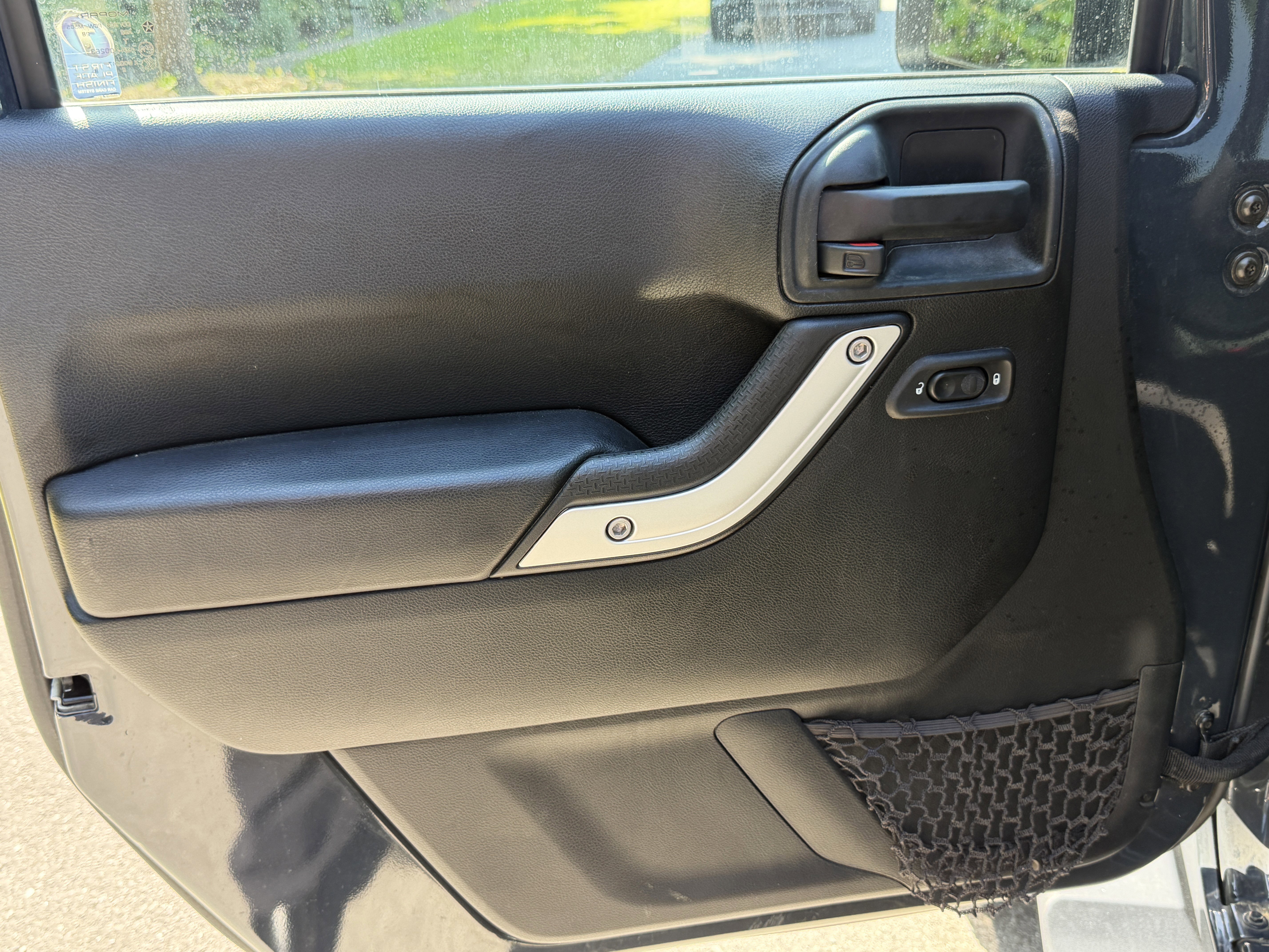 Used 2018 Jeep Wrangler Unlimited Sahara w/ Connectivity Group AWD/4WD image 4