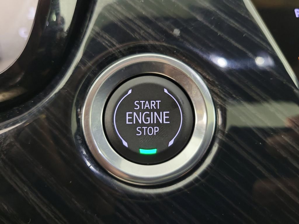 Used 2025 Cadillac XT6 Premium Luxury w/ Technology Package image 31