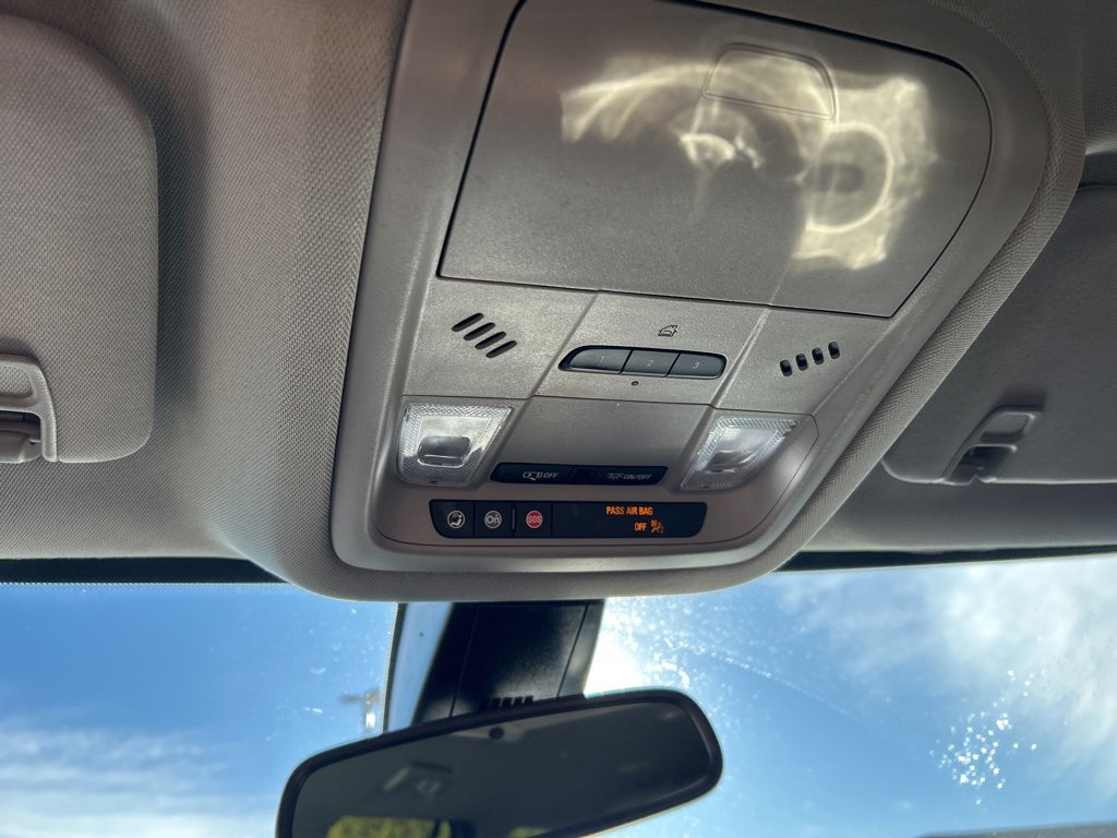 Used 2023 GMC Acadia SLT image 16