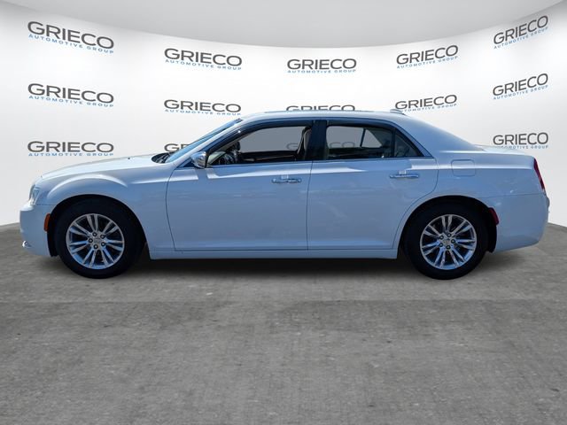 Used 2016 Chrysler 300 C image 4