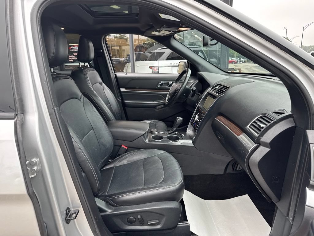 Used 2019 Ford Explorer Limited w/ Class III Trailer Tow Package AWD/4WD image 26