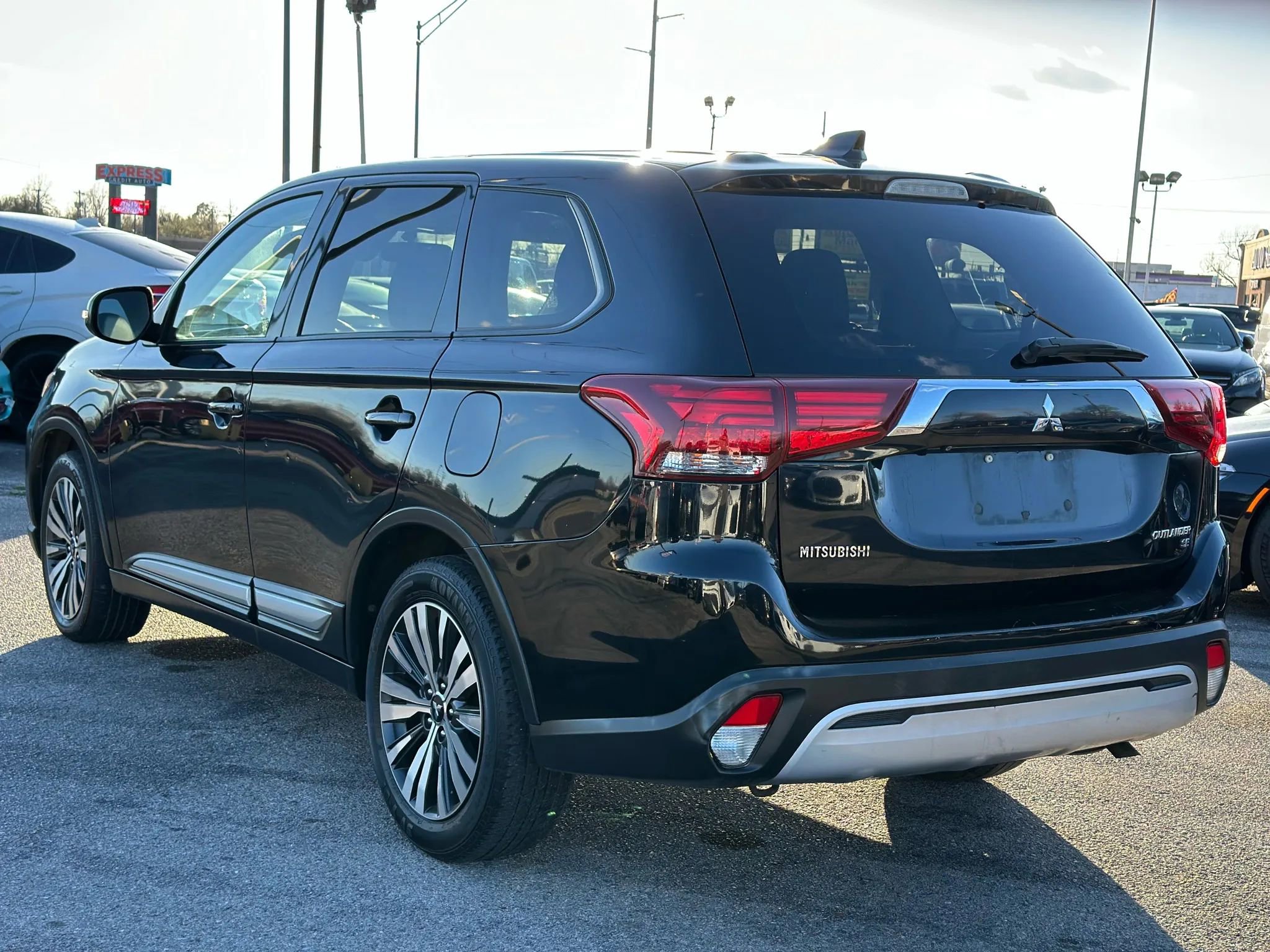 Used 2019 Mitsubishi Outlander SE image 8