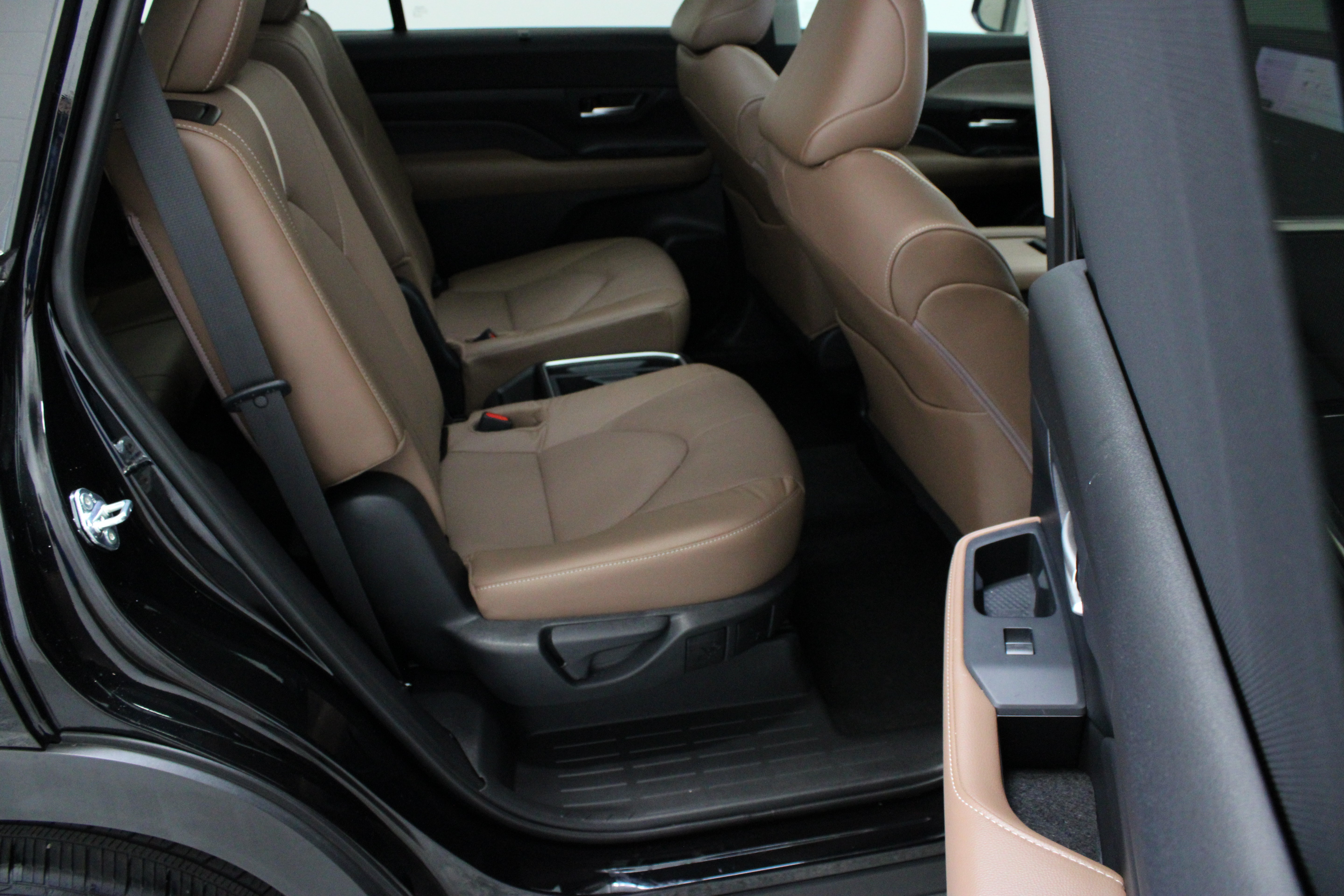 Used 2026 Toyota Grand Highlander AWD image 40