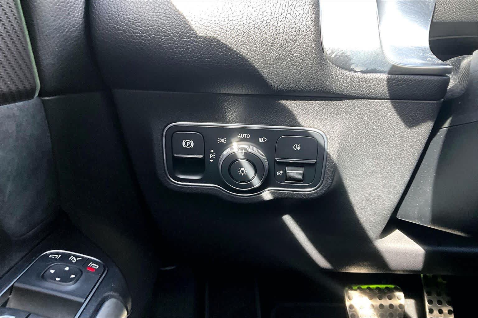 Used 2025 Mercedes-Benz GLB 35 AMG 4MATIC image 34