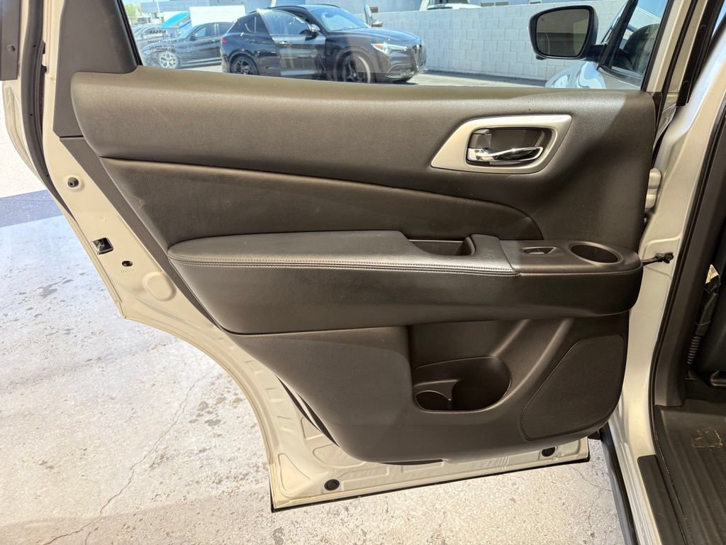 Used 2019 Nissan Pathfinder SL FWD image 21