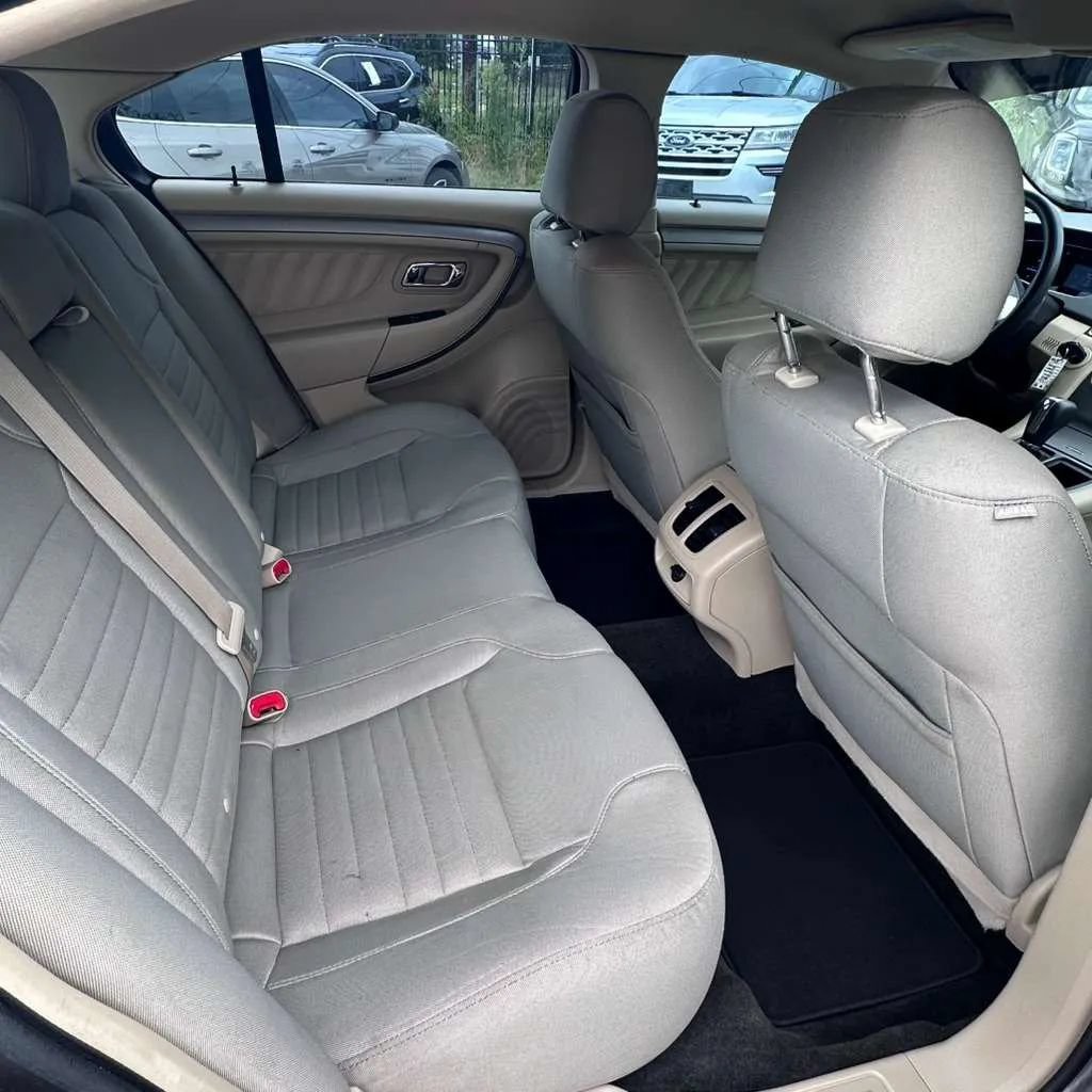 Used 2014 Ford Taurus SE FWD image 10