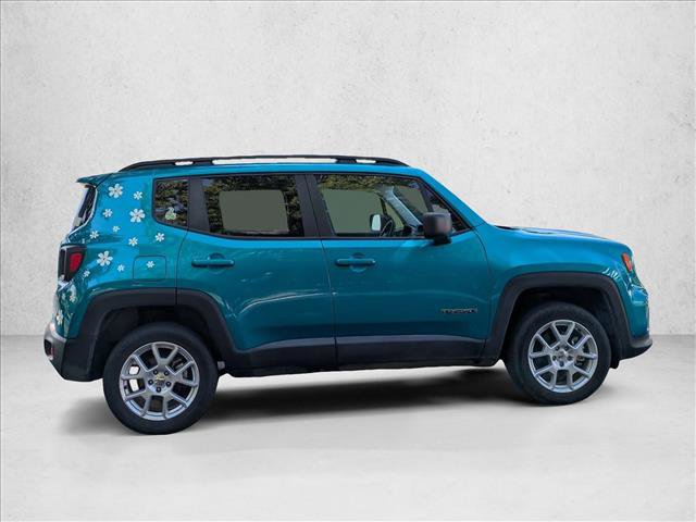 Used 2022 Jeep Renegade Latitude w/ Sun/Sound Group AWD/4WD video 4